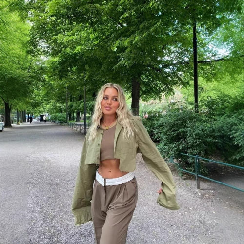Women's Fashion Cropped Long Sleeve Shirt 100% Polyester Single Breasted Turn-down Collar Casual Solid Color Blouse Top with Front Pocket for Streetwear Party Office
