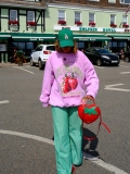 Women's Loose Cotton Blend Sweatshirt Strawberry Print French Letter Crew Neck Long Sleeve Pullover Tops Casual Streetwear Fall Fashion