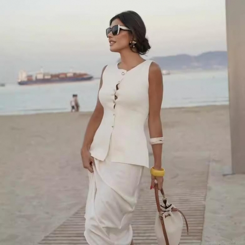 Women's Elegant Sleeveless Knit Tank Top With Gold Metal Buttons Slim Fit Ribbed Knitted Polyester Vest For Daily Commute Summer Women