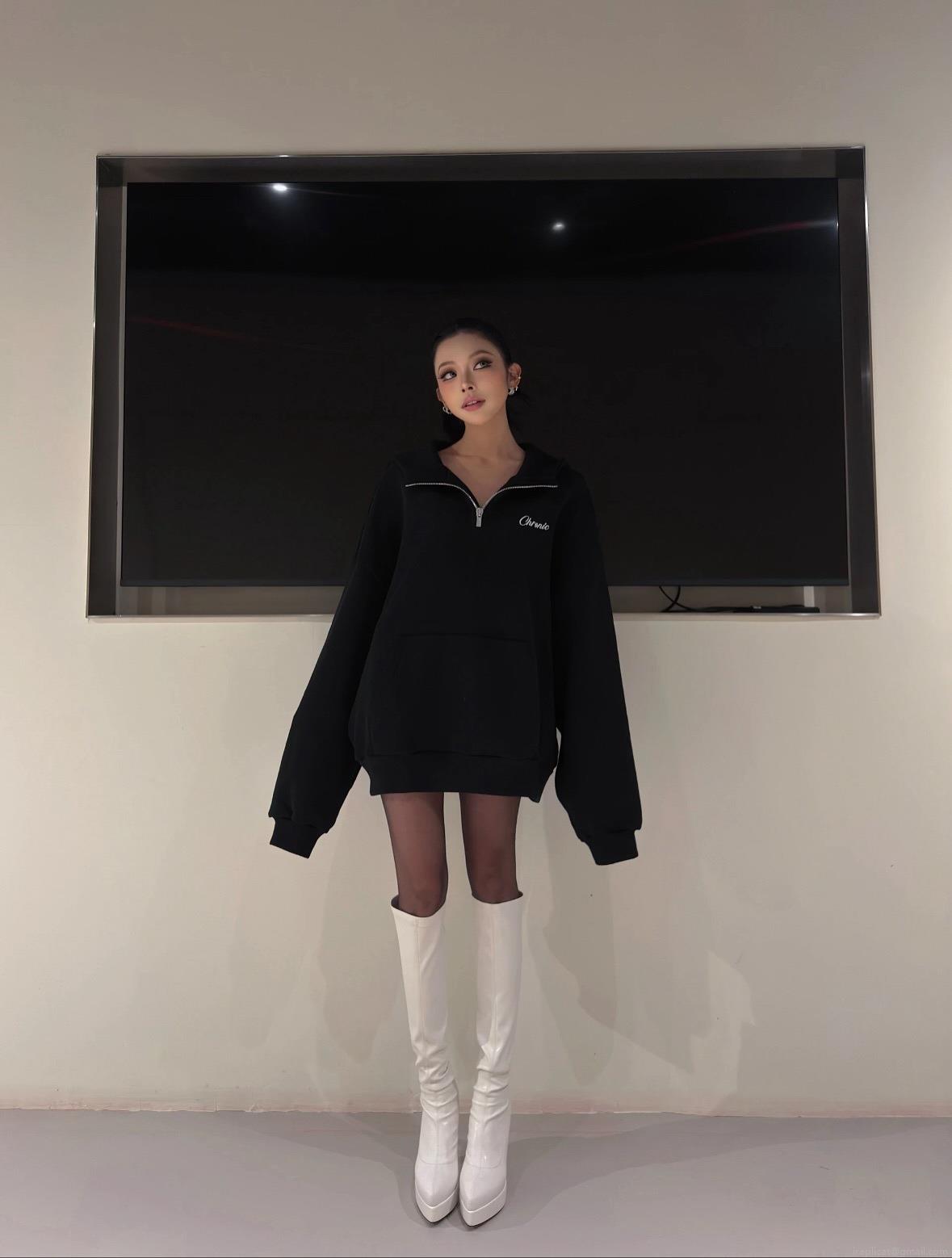 Women's Oversized Hoodie 100% Cotton Half-Zip Pullover Letter Print Chronic Graphic Long Sleeve Streetwear Sweatshirt Autumn Winter Warm Top Loose Fit Casual Style Hooded Outerwear