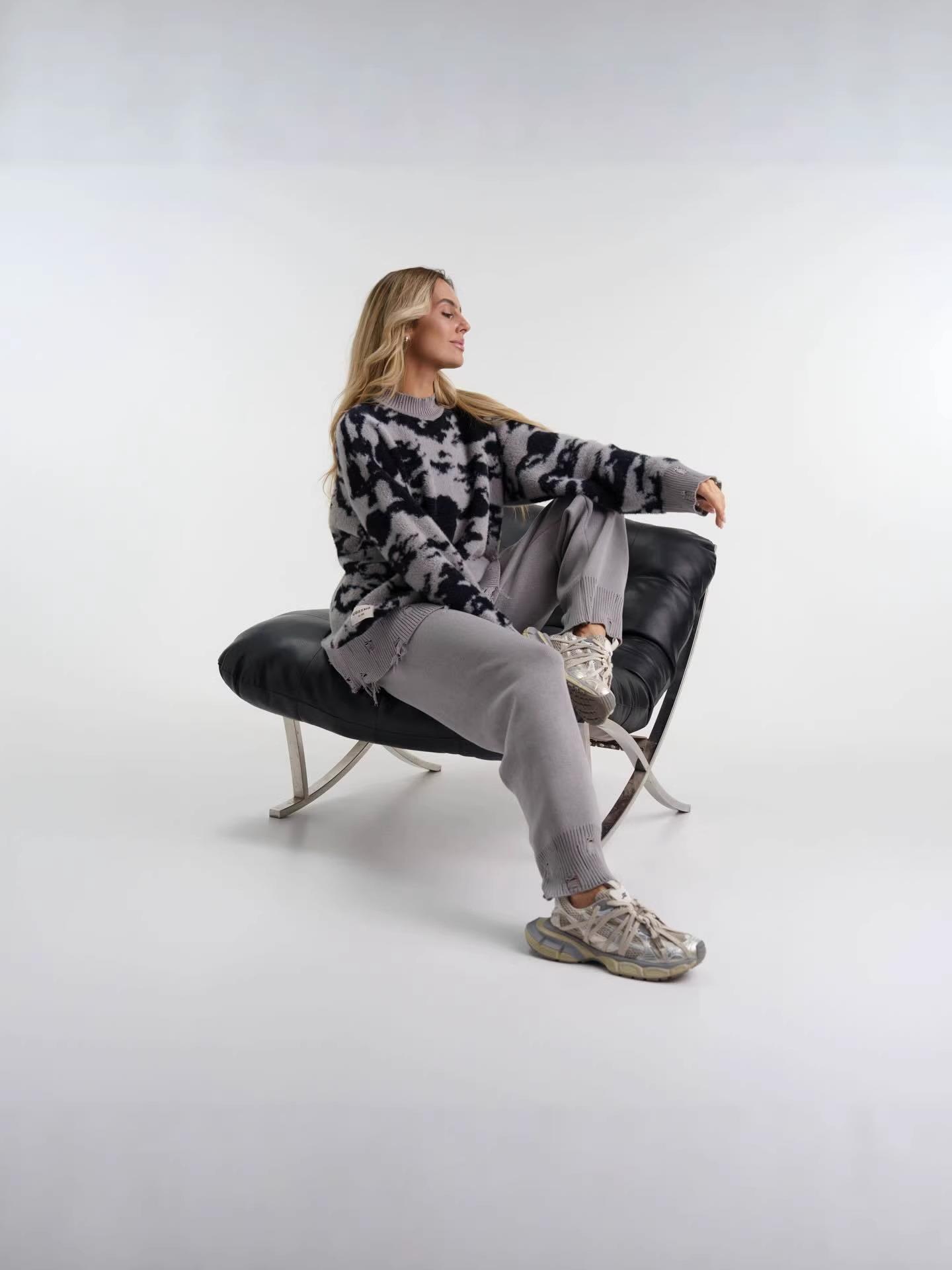 Women's Oversized Distressed Knit Sweater Spliced Contrast Color Round Neck Cloud Pattern Pullover Long Sleeve Streetwear Jumper Top