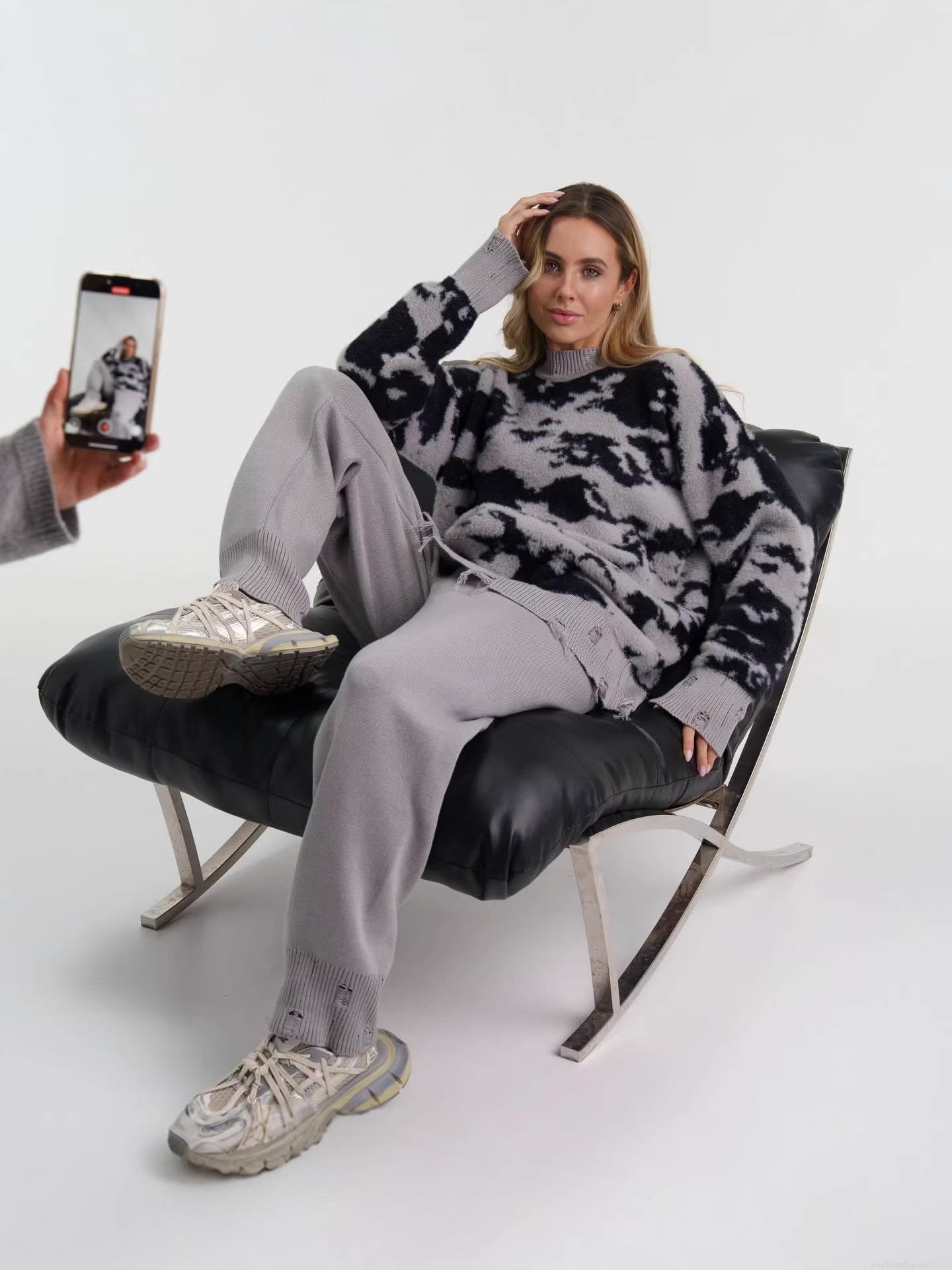 Women's Oversized Distressed Knit Sweater Spliced Contrast Color Round Neck Cloud Pattern Pullover Long Sleeve Streetwear Jumper Top