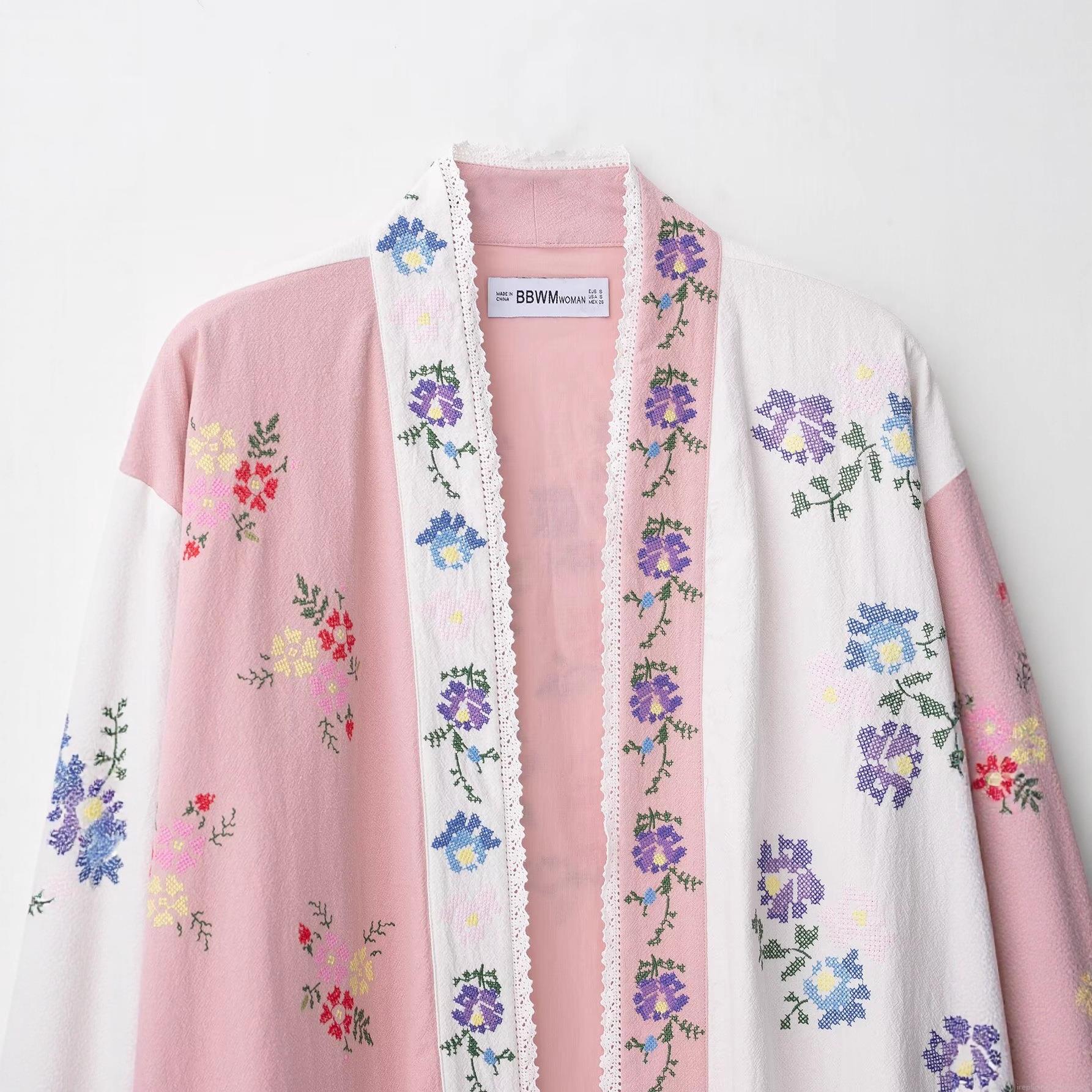 Women Floral Embroidery Patchwork Blouse With Lace V-Neck Long Sleeve Shirt Vintage Ethnic Cardigan Top For Casual Vacation Western Style