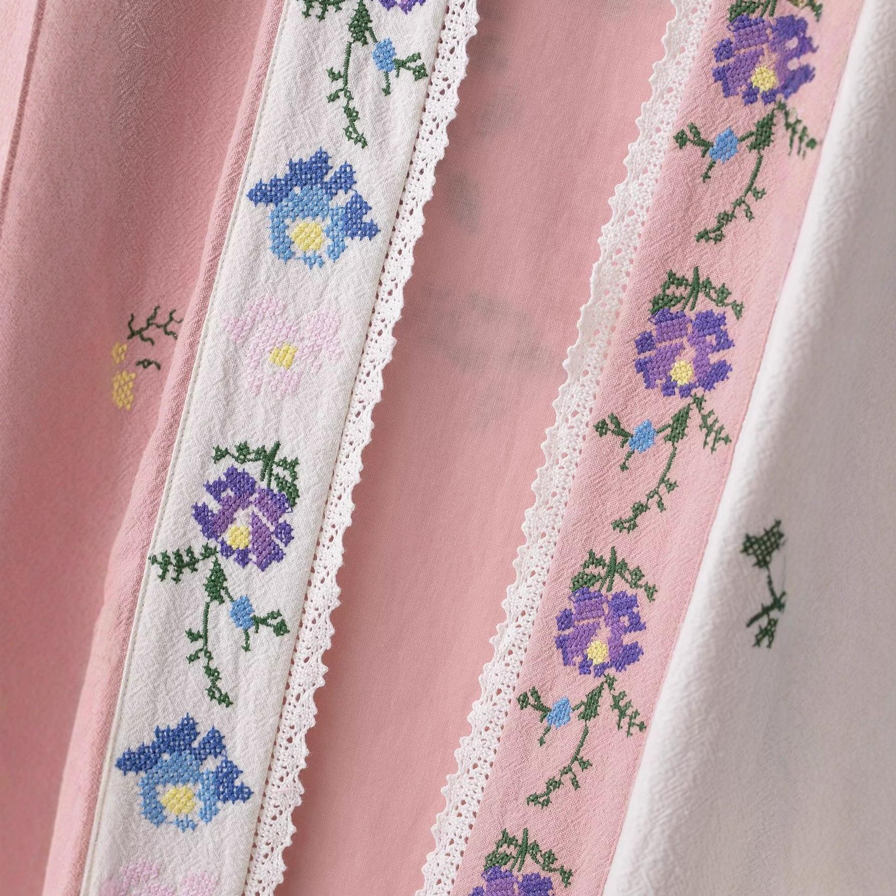Women Floral Embroidery Patchwork Blouse With Lace V-Neck Long Sleeve Shirt Vintage Ethnic Cardigan Top For Casual Vacation Western Style
