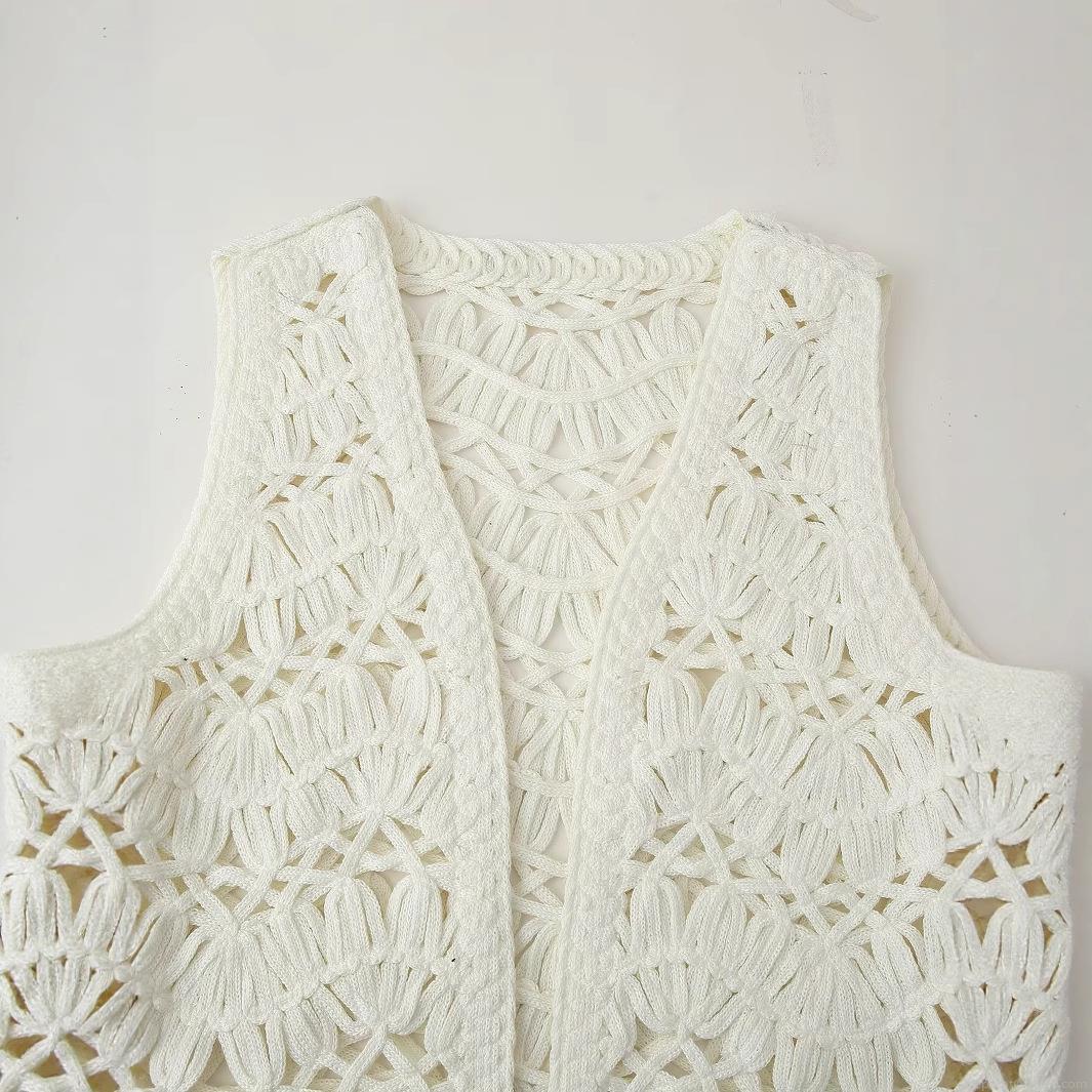 Women Crochet Tank Top With Shell Tassel Boho Knit Vest Hollow Out V-Neck Pullover Crop Top For Summer Beach Vacation Casual Sleeveless Top