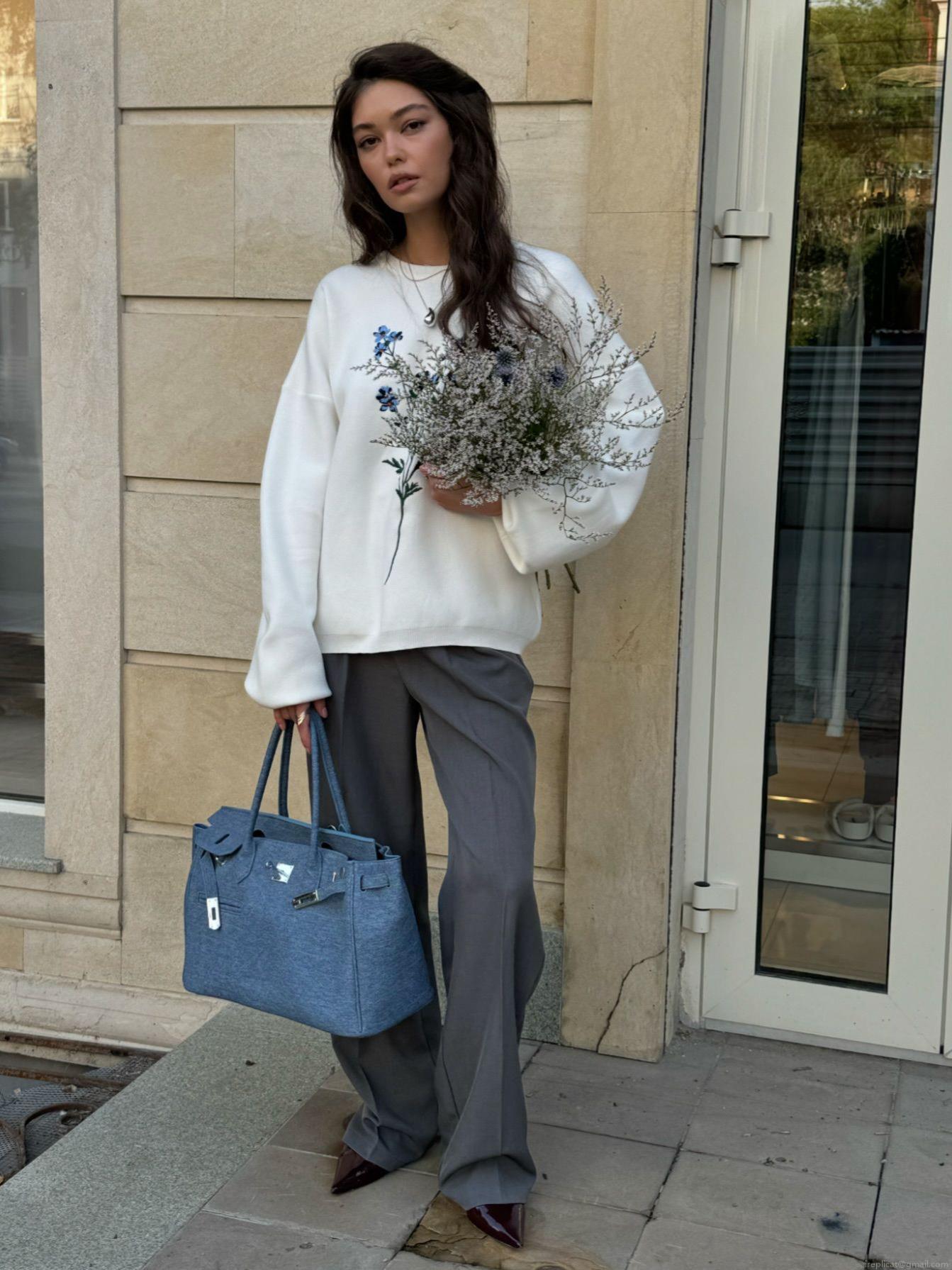 Women's Floral Embroidery Round Neck Sweater Oversized Cotton Blend Knit Pullover Top Casual Long Sleeve Jumper for Spring Autumn Winter